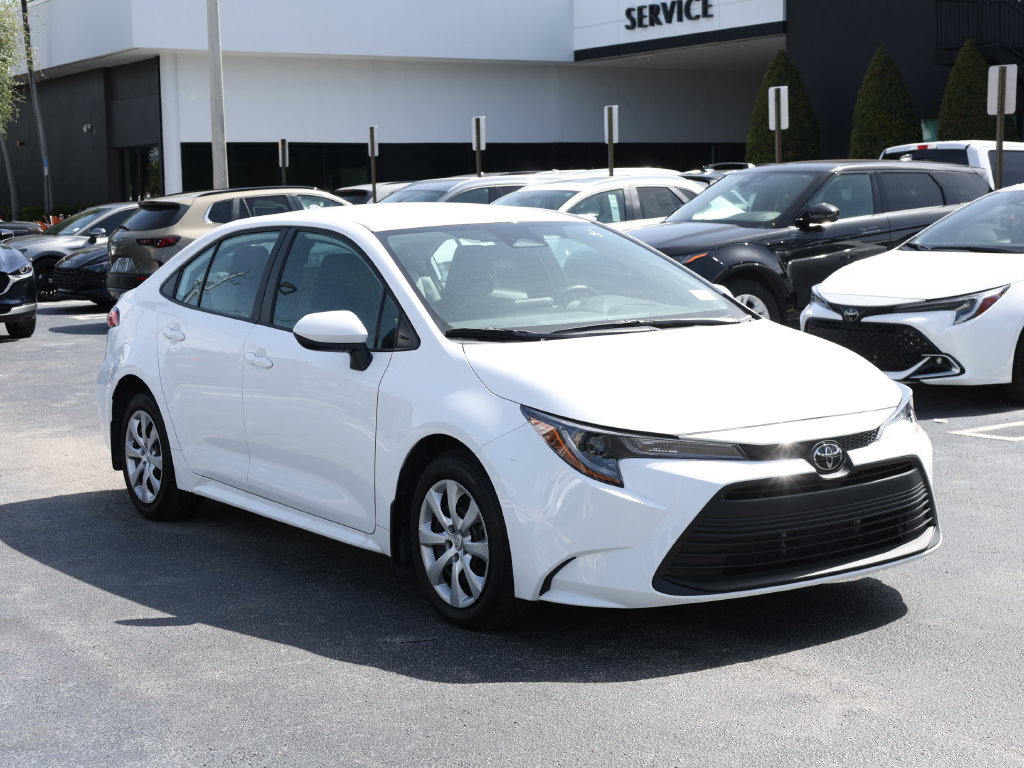 Used 2025 Toyota Corolla LE FWD image 2