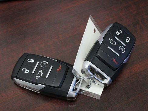 Used 2023 RAM 2500 Laramie AWD/4WD image 32