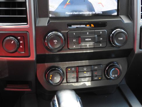 Used 2019 Ford F150 XLT w/ Equipment Group 302A Luxury AWD/4WD image 16