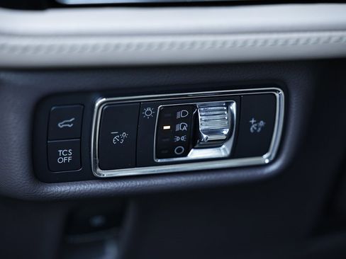 Used 2021 Lincoln Nautilus Reserve image 18