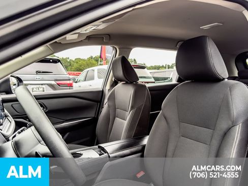 Used 2024 Nissan Rogue S FWD image 9