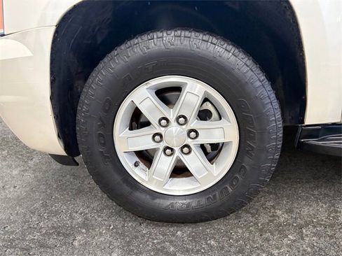 Used 2014 GMC Yukon SLT w/ SLT-2 Equipment Package image 12