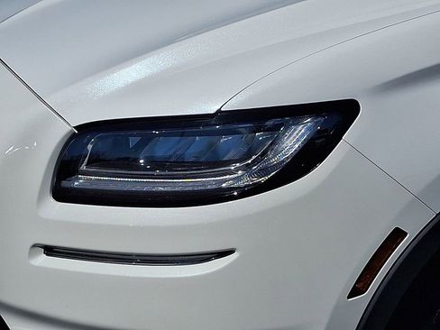 Used 2023 Lincoln Nautilus Reserve w/ Equipment Group 201A image 9