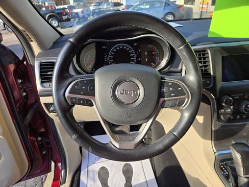 Used 2021 Jeep Grand Cherokee Laredo image 12