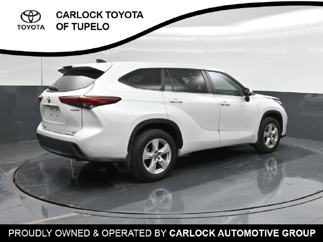Used 2023 Toyota Highlander LE AWD/4WD image 3