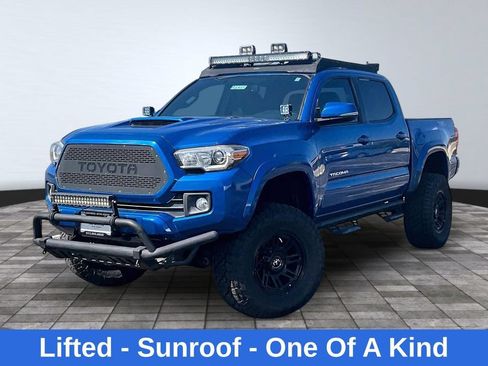 Used 2017 Toyota Tacoma TRD Sport w/ Premium & Technology Package AWD/4WD image 1