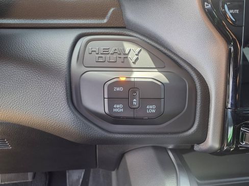Used 2026 RAM 2500 Laramie AWD/4WD image 18