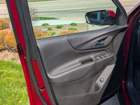 Used 2023 Chevrolet Equinox LT FWD image 14