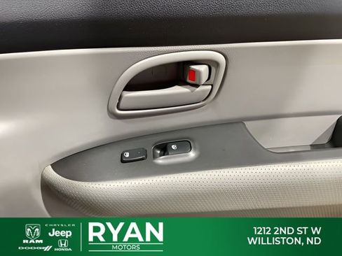 Used 2007 Kia Rondo LX w/ Convenience Pkg image 24
