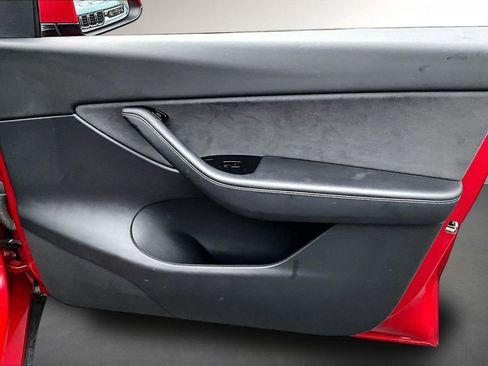 Used 2021 Tesla Model Y Long Range image 26