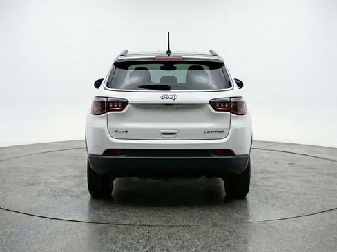 Used 2025 Jeep Compass Latitude AWD/4WD image 7