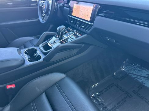 Certified 2022 Porsche Cayenne AWD/4WD image 16