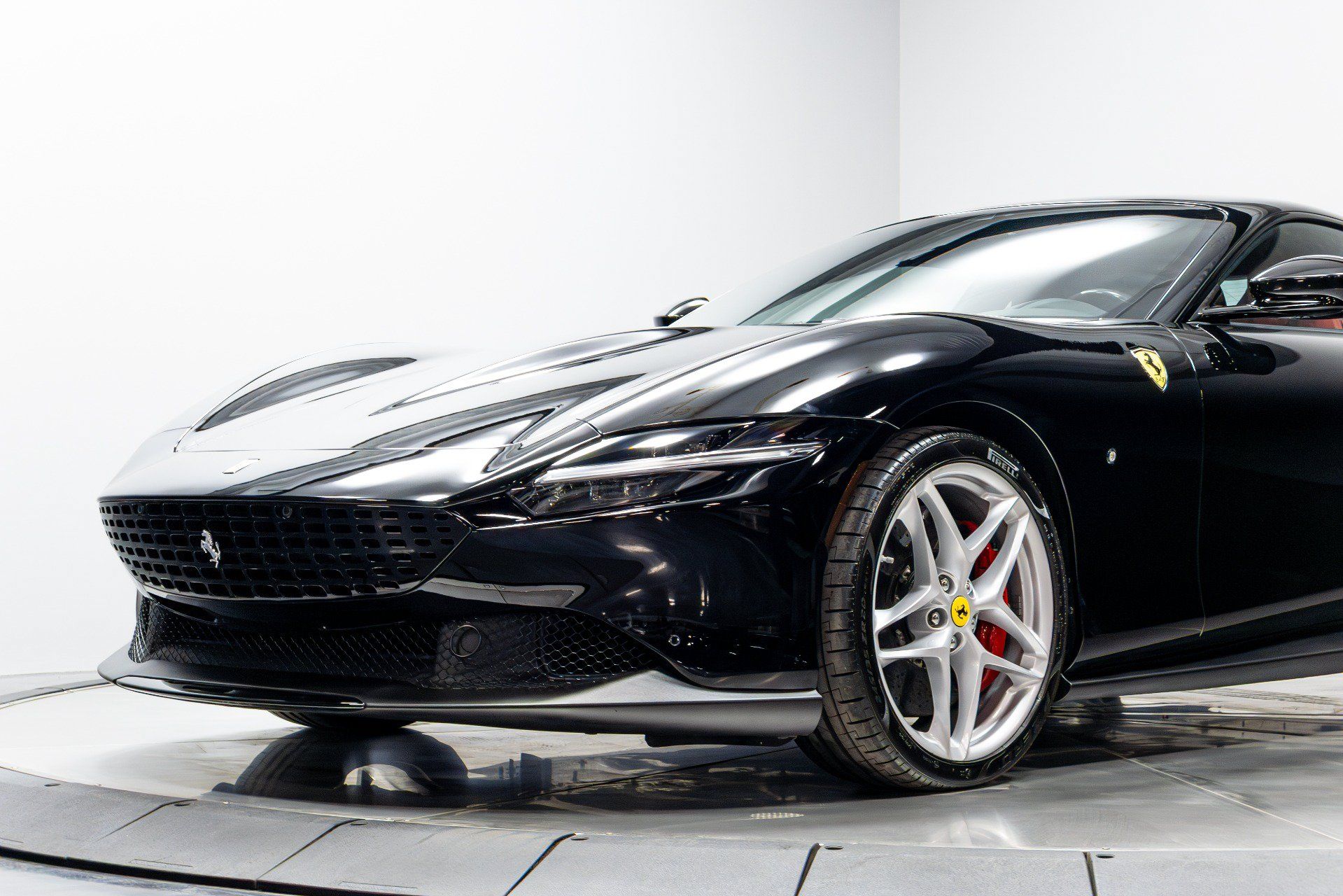 Used 2022 Ferrari Roma RWD image 5