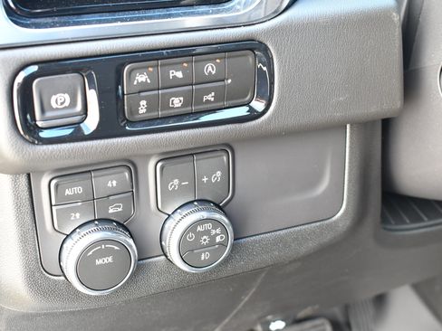 New 2026 GMC Yukon XL Denali AWD/4WD image 17