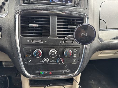 Used 2019 Dodge Grand Caravan SXT image 22