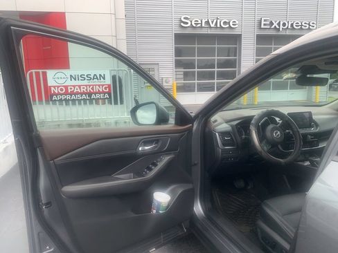 Certified 2023 Nissan Rogue SV w/ SV Premium B Package FWD image 7