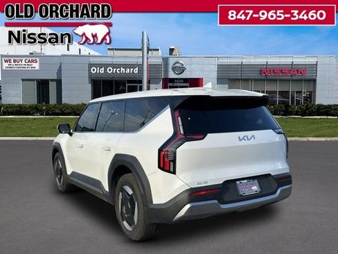 Used 2024 Kia EV9 Light Long Range RWD image 8