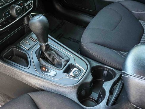 Used 2019 Jeep Cherokee Latitude w/ Popular Appearance Group image 21