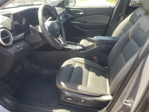 Used 2025 Chevrolet Trax ACTIV image 12