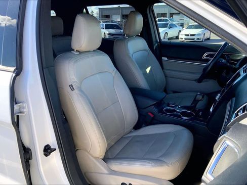 Used 2019 Ford Explorer Limited w/ Class III Trailer Tow Package image 9