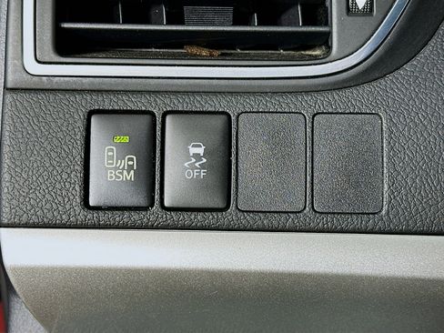 Used 2016 Toyota Camry XSE w/ Moonroof Package image 17