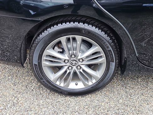 Used 2017 Toyota Camry SE image 9