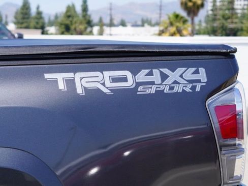 Used 2021 Toyota Tacoma TRD Sport w/ Technology Package AWD/4WD image 13