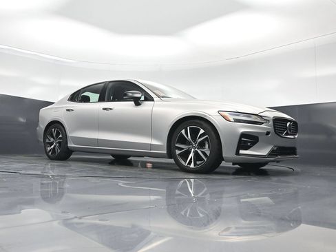 Used 2024 Volvo S60 B5 Core FWD image 2