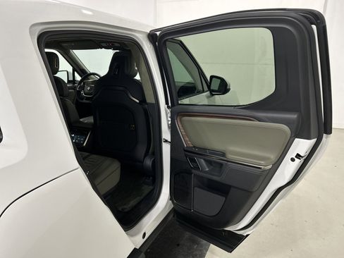 Used 2022 Rivian R1T Adventure image 19