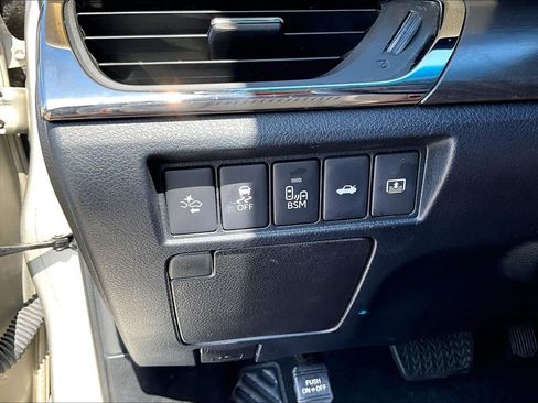 Used 2017 Toyota Avalon Limited image 34