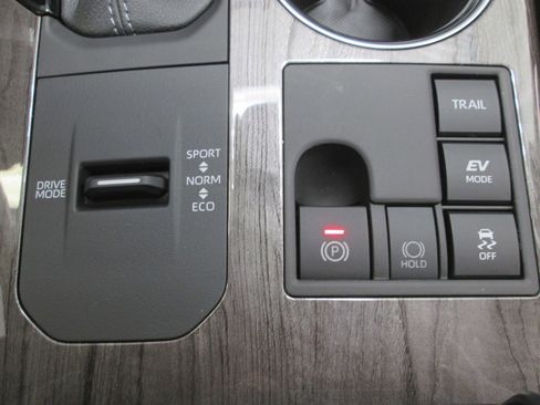 Used 2023 Toyota Highlander Platinum image 19