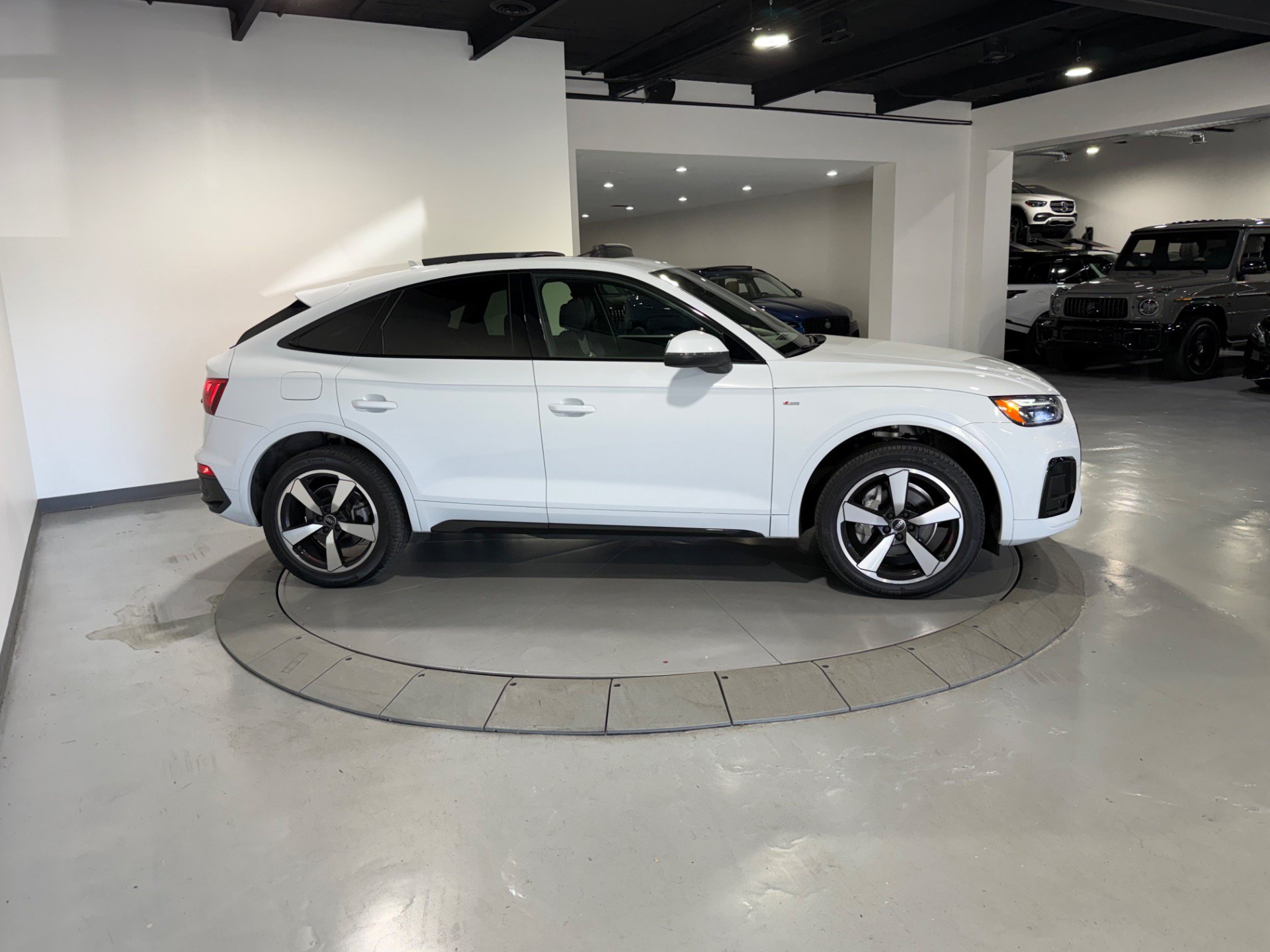 Used 2023 Audi Q5 2.0T Premium Plus w/ Premium Plus Package AWD/4WD image 10