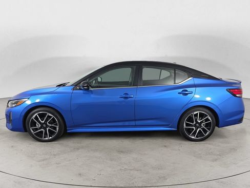 Used 2025 Nissan Sentra SR FWD image 2
