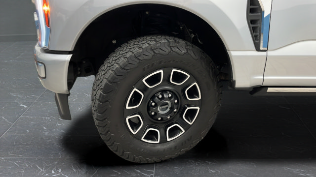 Used 2024 Ford F350 Platinum w/ FX4 Off-Road Package AWD/4WD image 38