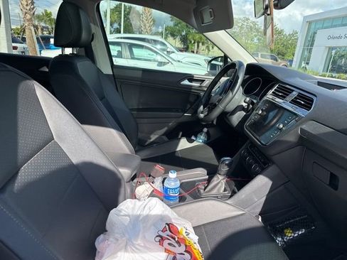 Used 2020 Volkswagen Tiguan SE w/ Panoramic Sunroof Package FWD image 14