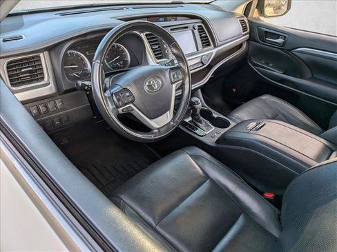 Used 2019 Toyota Highlander Limited FWD image 10