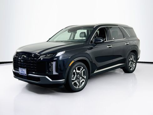 Used 2023 Hyundai Palisade Limited w/ Winter Package AWD/4WD image 1