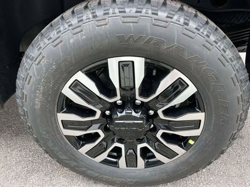 New 2026 GMC Sierra 2500 Denali Ultimate AWD/4WD image 12