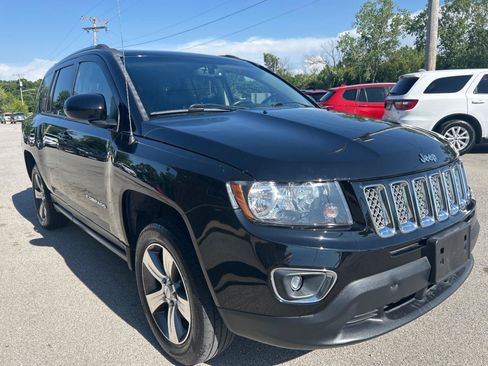 Used 2017 Jeep Compass High Altitude FWD image 3