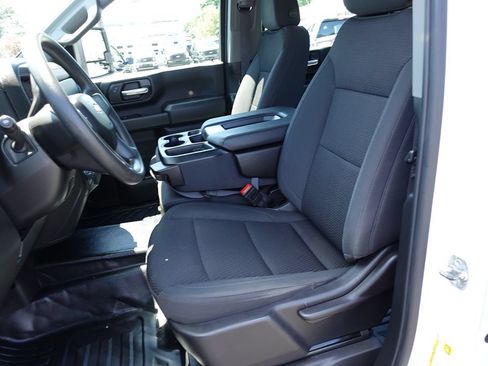 Used 2025 Chevrolet Silverado 2500 W/T AWD/4WD image 17