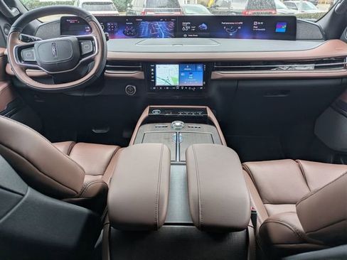 New 2026 Lincoln Navigator L Reserve AWD/4WD image 13