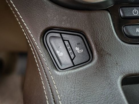 Used 2019 Chevrolet Suburban LT RWD image 29