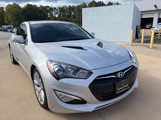 Used 2014 Hyundai Genesis 3.8 RWD image 7