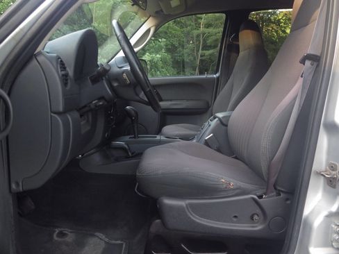 Used 2002 Jeep Liberty Sport AWD/4WD image 10