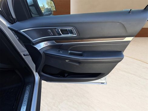 Used 2017 Ford Explorer Limited image 64