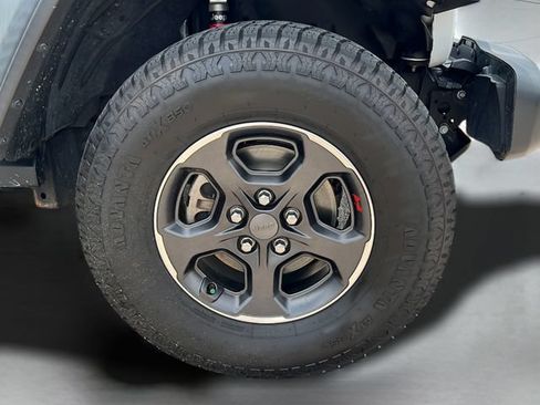 Used 2022 Jeep Gladiator Rubicon w/ Cold Weather Group AWD/4WD image 34