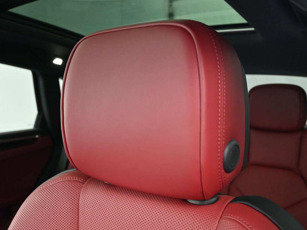 Certified 2026 Porsche Macan AWD/4WD image 20