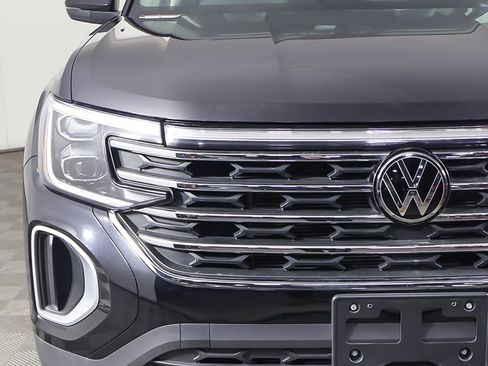 Used 2025 Volkswagen Atlas SE image 14