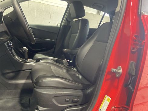 Used 2017 Chevrolet Trax LT w/ LT Convenience Package AWD/4WD image 18