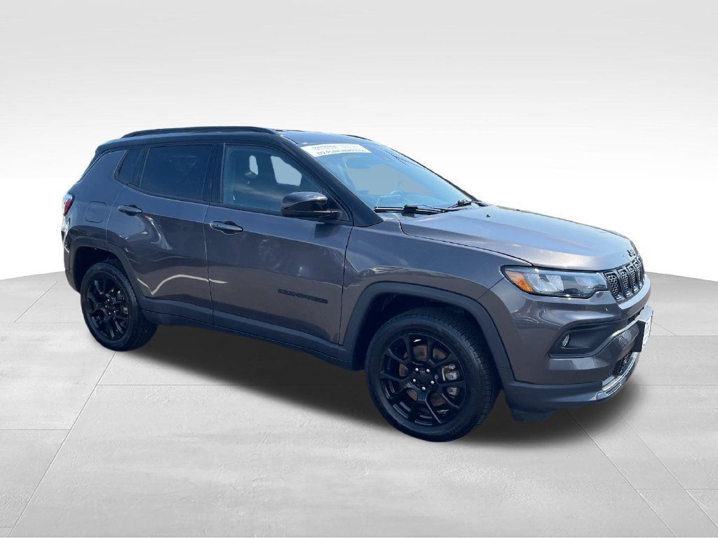 Used 2023 Jeep Compass Latitude AWD/4WD image 7